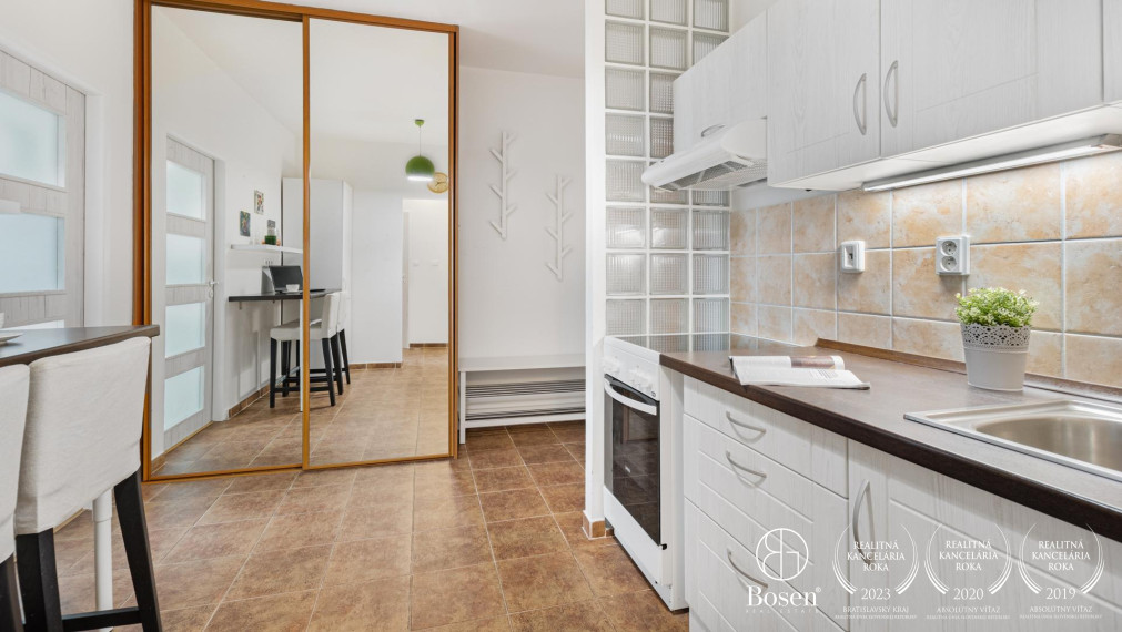 BOSEN | 2 izbový byt s dvomi loggiami, zariadený v Bratislave na Budatínskej ul.