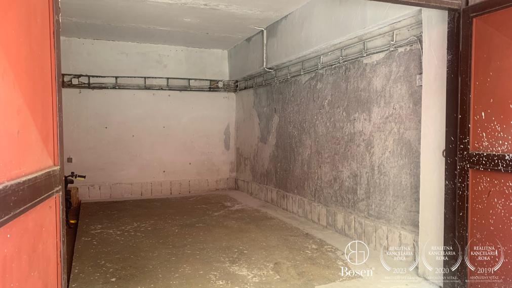 Predané BOSEN| Na predaj garáž, na ulici Bebravská, m.č. Bratislava - Vrakuňa, 13 m2