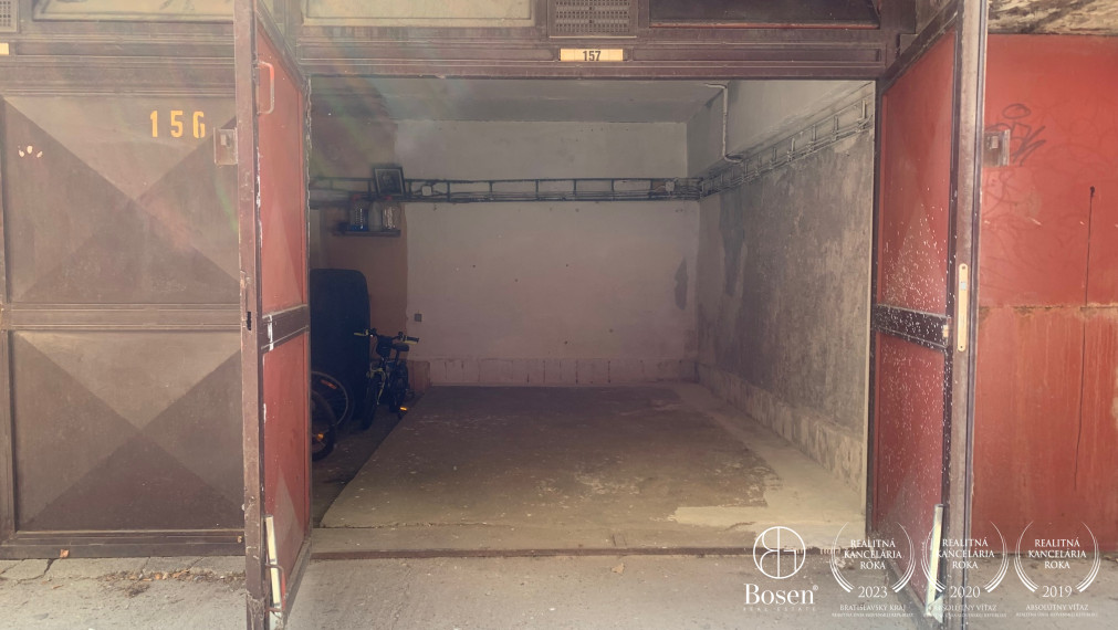 Predané BOSEN| Na predaj garáž, na ulici Bebravská, m.č. Bratislava - Vrakuňa, 13 m2