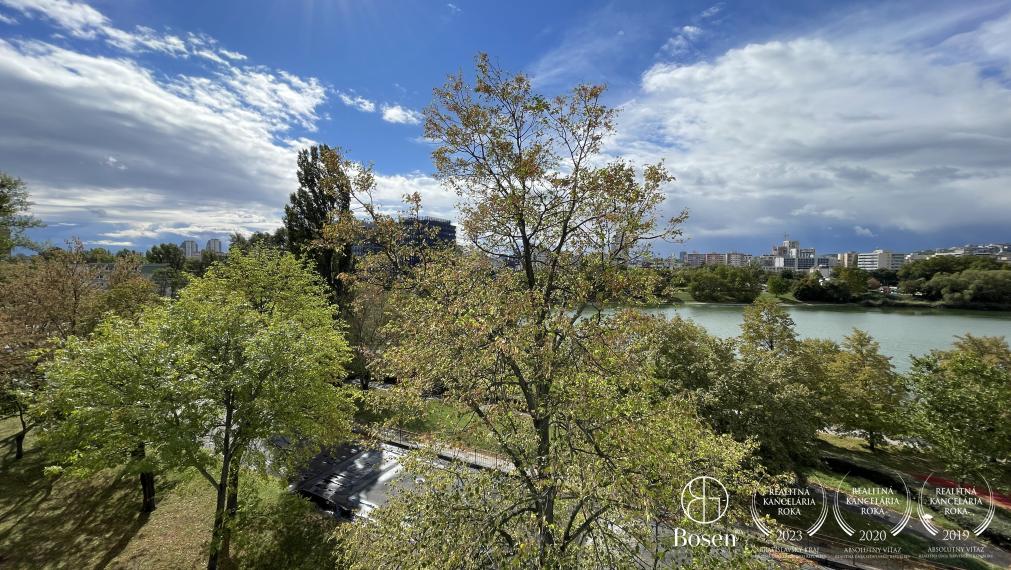 Priestranný 2 izb.byt s balkónom, výhlad na Štrkovecké jazero, Ružinov, Stropkovská, 60 m2