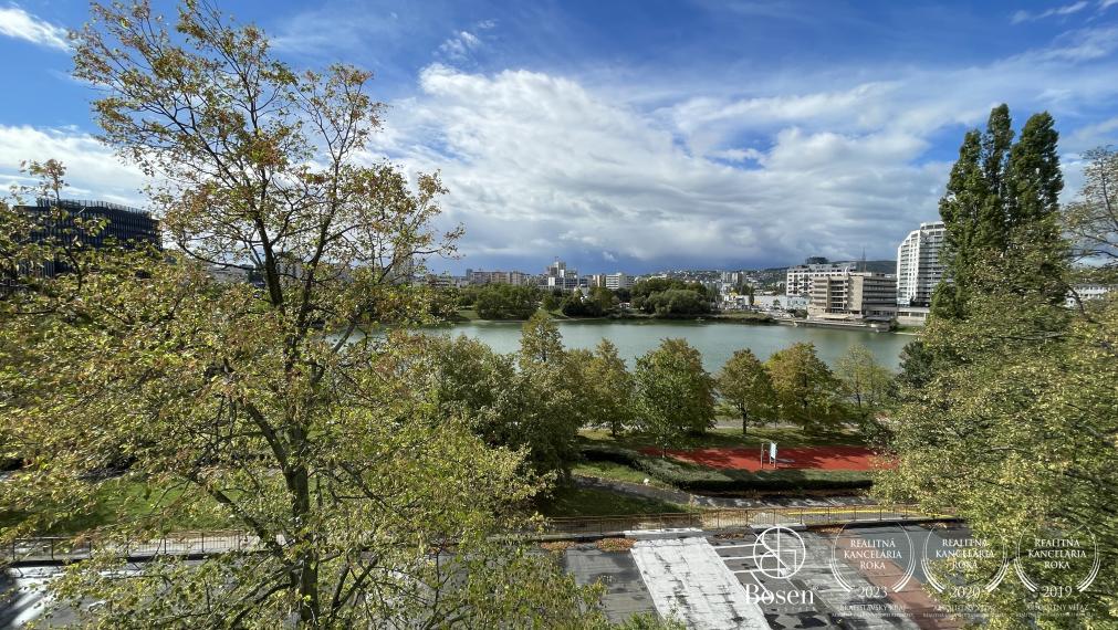 Priestranný 2 izb.byt s balkónom, výhlad na Štrkovecké jazero, Ružinov, Stropkovská, 60 m2