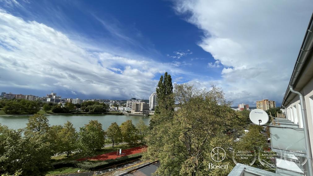 Priestranný 2 izb.byt s balkónom, výhlad na Štrkovecké jazero, Ružinov, Stropkovská, 60 m2