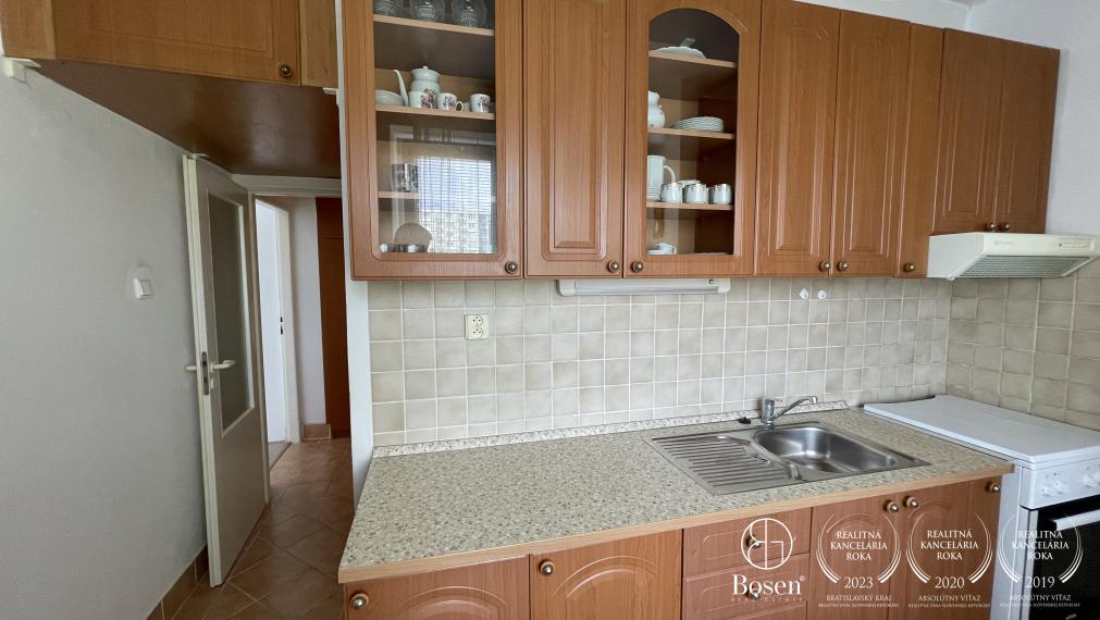 Priestranný 2 izb.byt s balkónom, výhlad na Štrkovecké jazero, Ružinov, Stropkovská, 60 m2