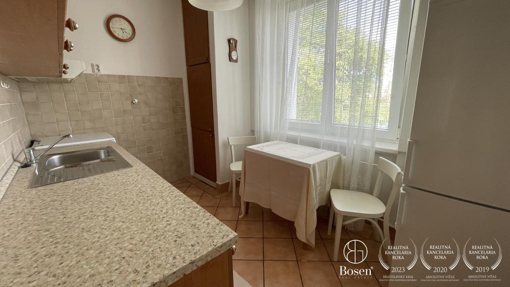 Priestranný 2 izb.byt s balkónom, výhlad na Štrkovecké jazero, Ružinov, Stropkovská, 60 m2