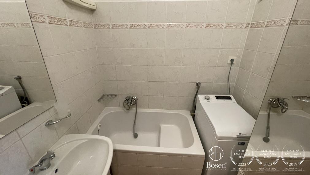 Priestranný 2 izb.byt s balkónom, výhlad na Štrkovecké jazero, Ružinov, Stropkovská, 60 m2