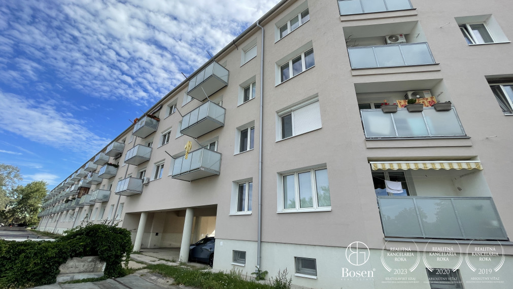 Priestranný 2 izb.byt s balkónom, výhlad na Štrkovecké jazero, Ružinov, Stropkovská, 60 m2