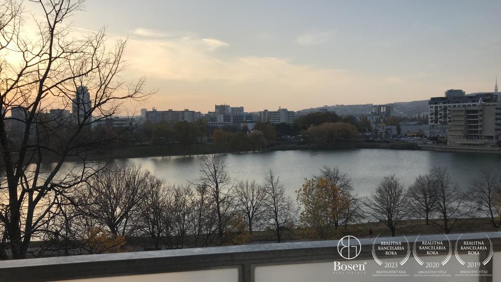 Priestranný 2 izb.byt s balkónom, výhlad na Štrkovecké jazero, Ružinov, Stropkovská, 60 m2