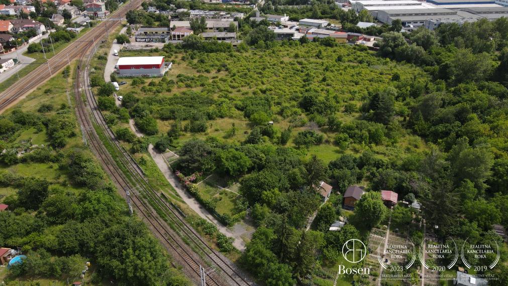 BOSEN | Slnečný pozemok v lokalite Rača - pri Šajbách, 8.442 m2