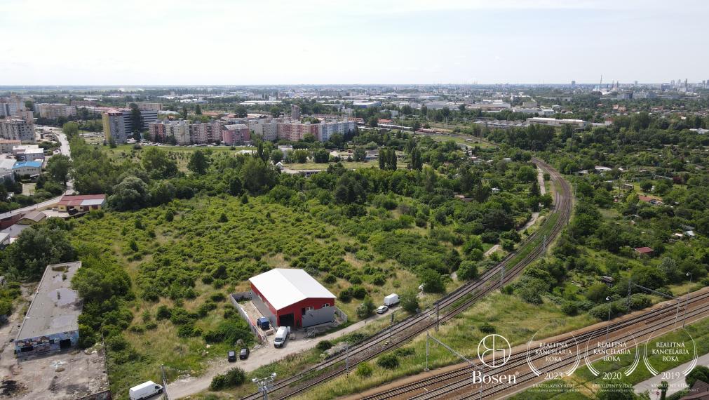 BOSEN | Slnečný pozemok v lokalite Rača - pri Šajbách, 8.442 m2