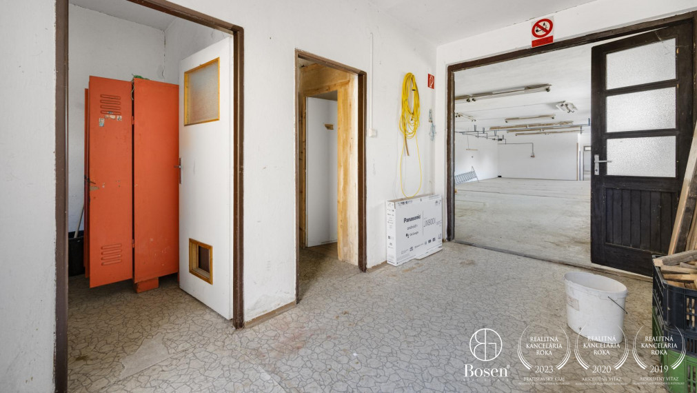 BOSEN | 2 samostatne stojace rodinné domy a výrobná hala, ulica Družby, Topoľčany