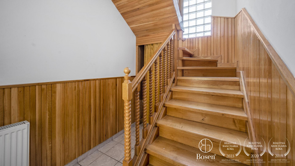 BOSEN | 2 samostatne stojace rodinné domy a výrobná hala, ulica Družby, Topoľčany