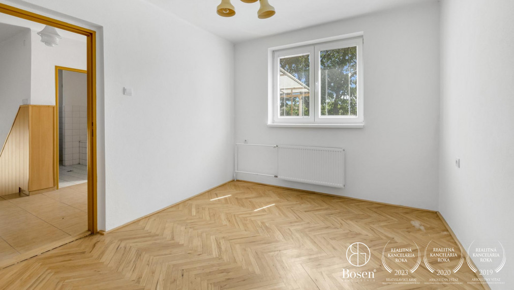 BOSEN | 2 samostatne stojace rodinné domy a výrobná hala, ulica Družby, Topoľčany