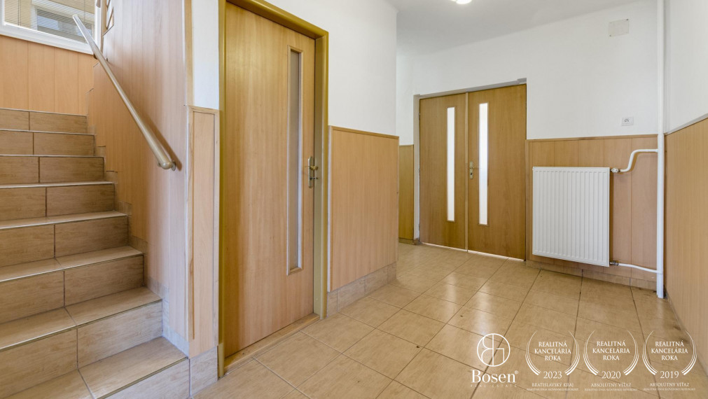 BOSEN | 2 samostatne stojace rodinné domy a výrobná hala, ulica Družby, Topoľčany