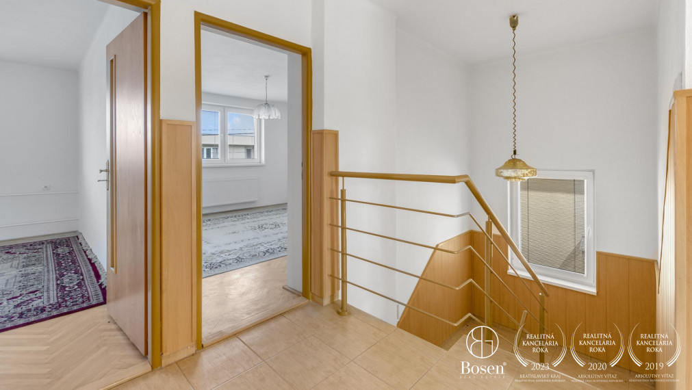 BOSEN | 2 samostatne stojace rodinné domy a výrobná hala, ulica Družby, Topoľčany