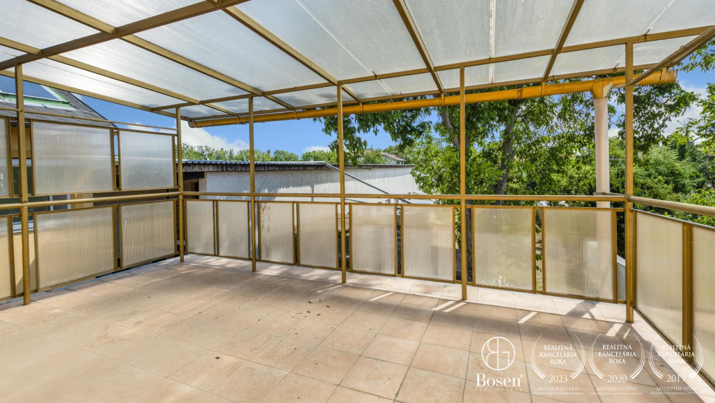 BOSEN | 2 samostatne stojace rodinné domy a výrobná hala, ulica Družby, Topoľčany