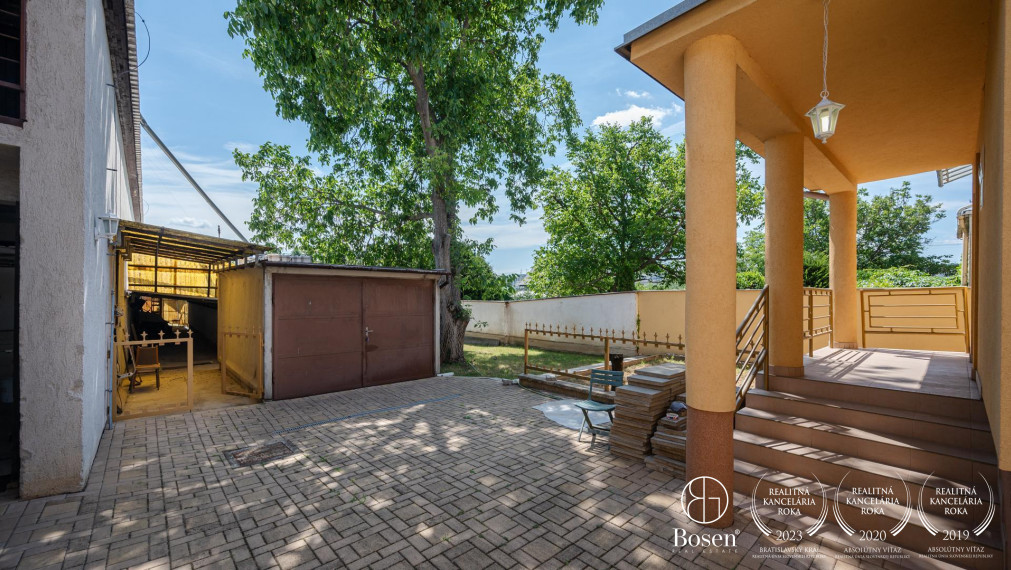 BOSEN | 2 samostatne stojace rodinné domy a výrobná hala, ulica Družby, Topoľčany