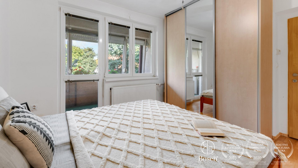 BOSEN | 3 izbový byt a murovaná garáž v obci Lehnice