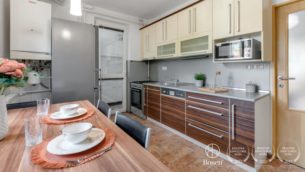 BOSEN | 3 izbový byt a murovaná garáž v obci Lehnice