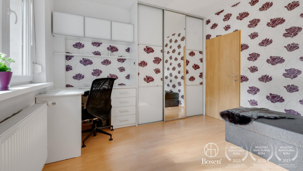 BOSEN | 3 izbový byt a murovaná garáž v obci Lehnice