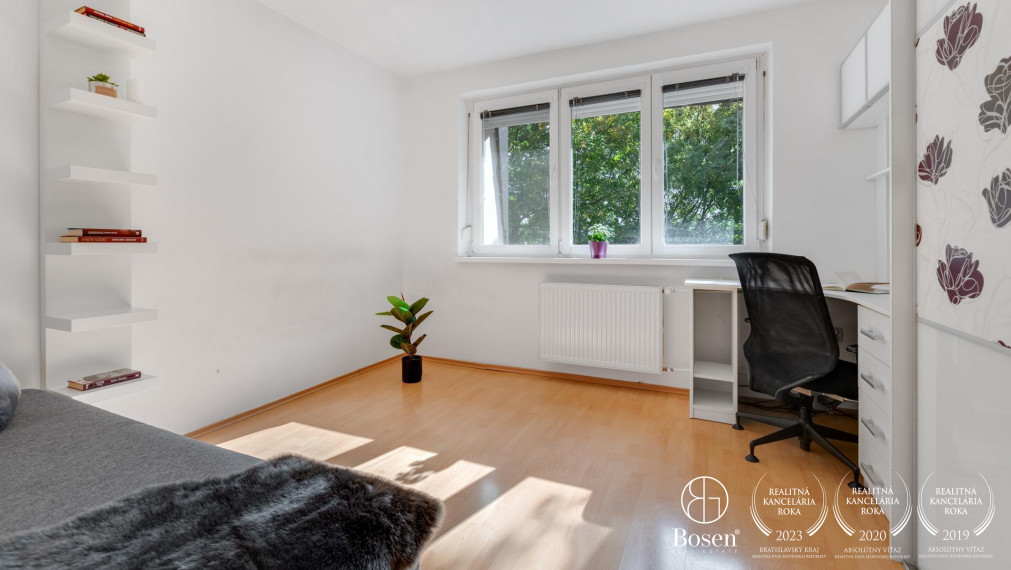 BOSEN | 3 izbový byt a murovaná garáž v obci Lehnice