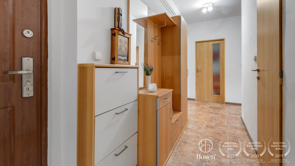 BOSEN | 3 izbový byt a murovaná garáž v obci Lehnice