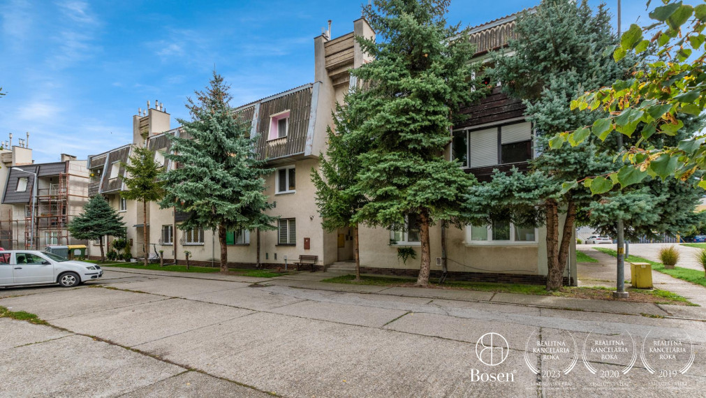 BOSEN | 3 izbový byt a murovaná garáž v obci Lehnice