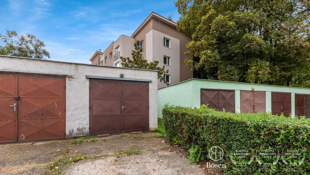 BOSEN | 3 izbový byt a murovaná garáž v obci Lehnice