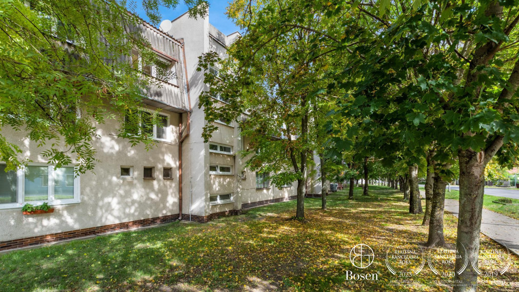 BOSEN | 3 izbový byt a murovaná garáž v obci Lehnice