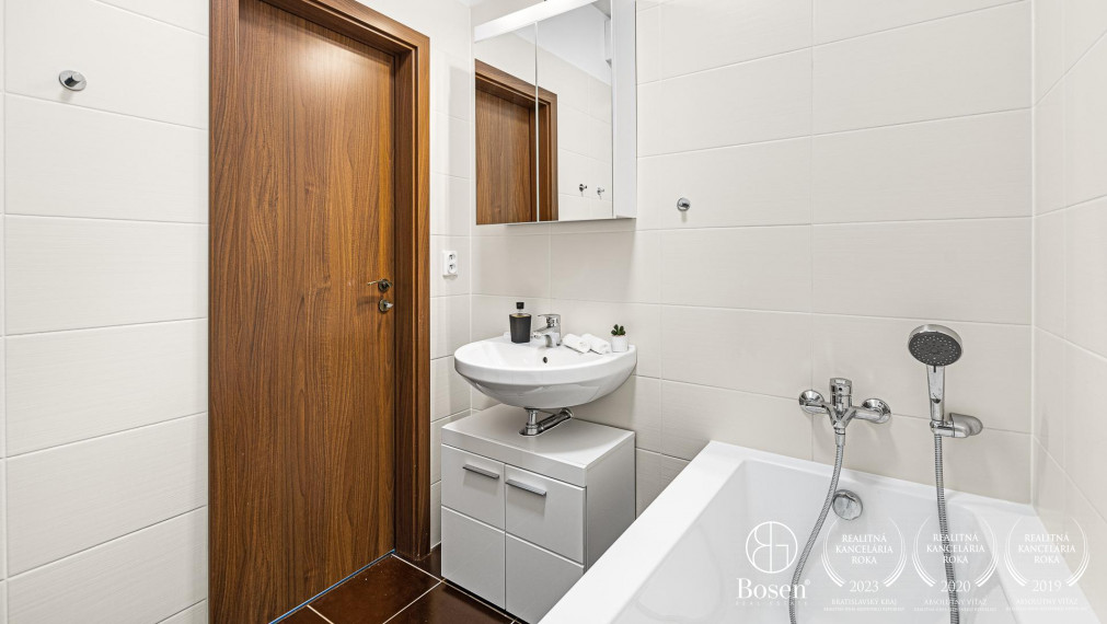 PRENAJATÉ | BOSEN | Prenájom zariadený slnečný 3 izbový byt s garážovým státim, ulica Nejedlého, Bratislava - m.č. Dúbravka