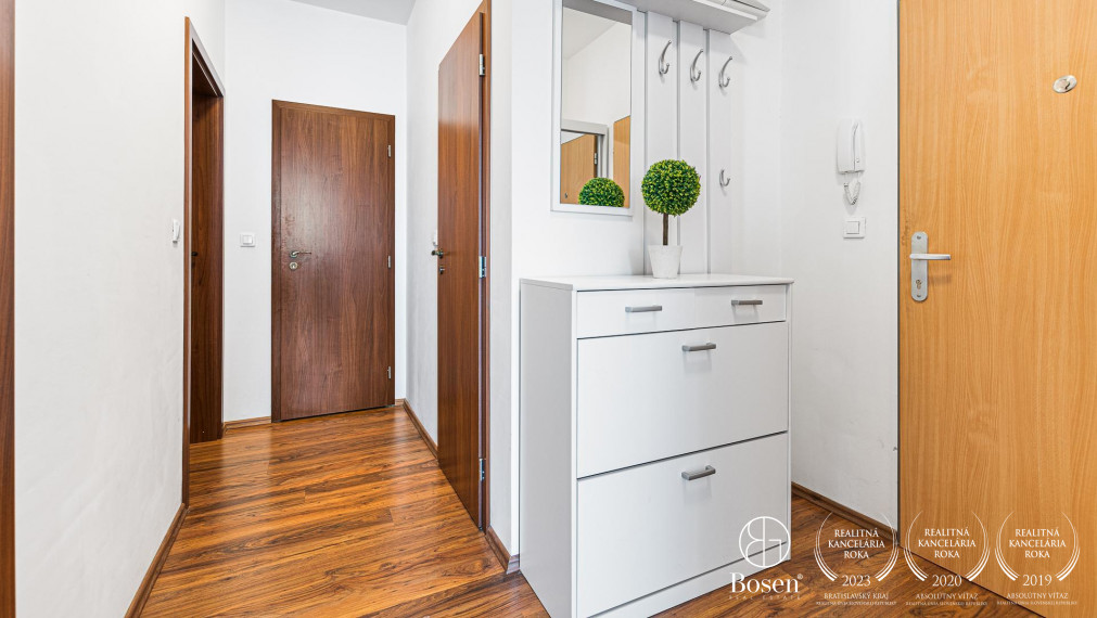 PRENAJATÉ | BOSEN | Prenájom zariadený slnečný 3 izbový byt s garážovým státim, ulica Nejedlého, Bratislava - m.č. Dúbravka