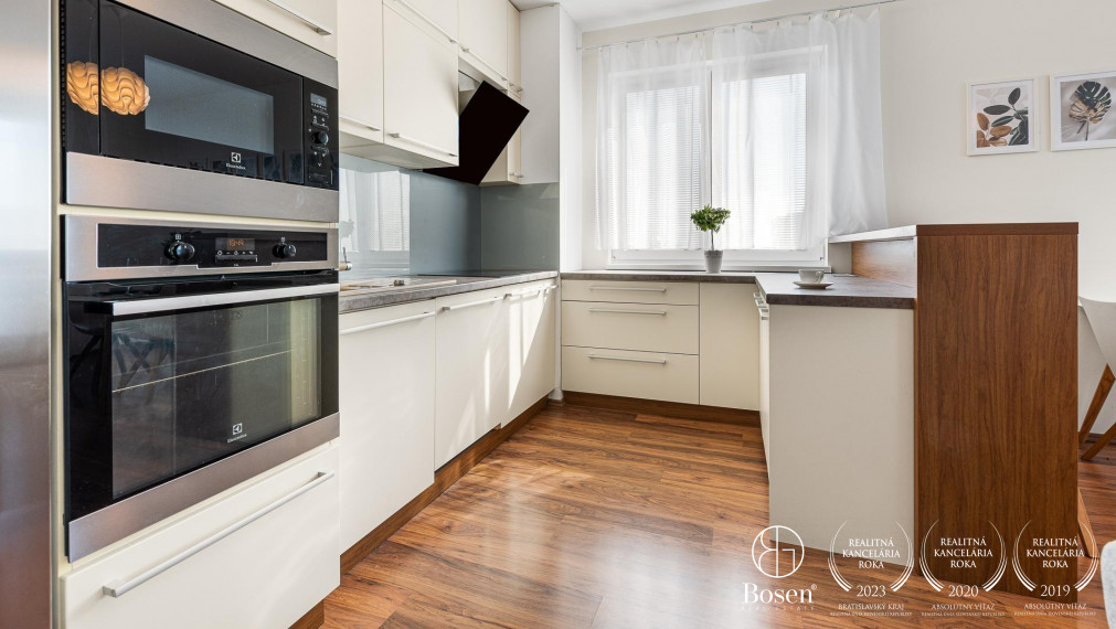 PRENAJATÉ | BOSEN | Prenájom zariadený slnečný 3 izbový byt s garážovým státim, ulica Nejedlého, Bratislava - m.č. Dúbravka