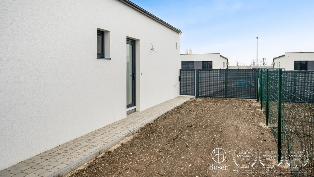 BOSEN | Moderný 3izb Rodinný dvojdom so záhradkou v štandarde