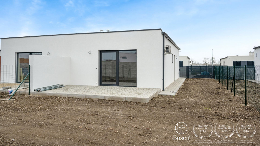 BOSEN | Moderný 3izb Rodinný dvojdom so záhradkou v štandarde