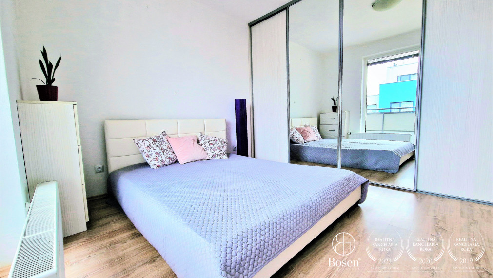 BOSEN | Zariadený 2 izbový byt s parkovacím miestom