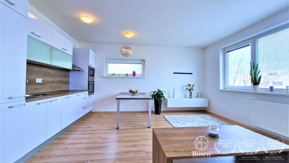 BOSEN | Zariadený 2 izbový byt s parkovacím miestom