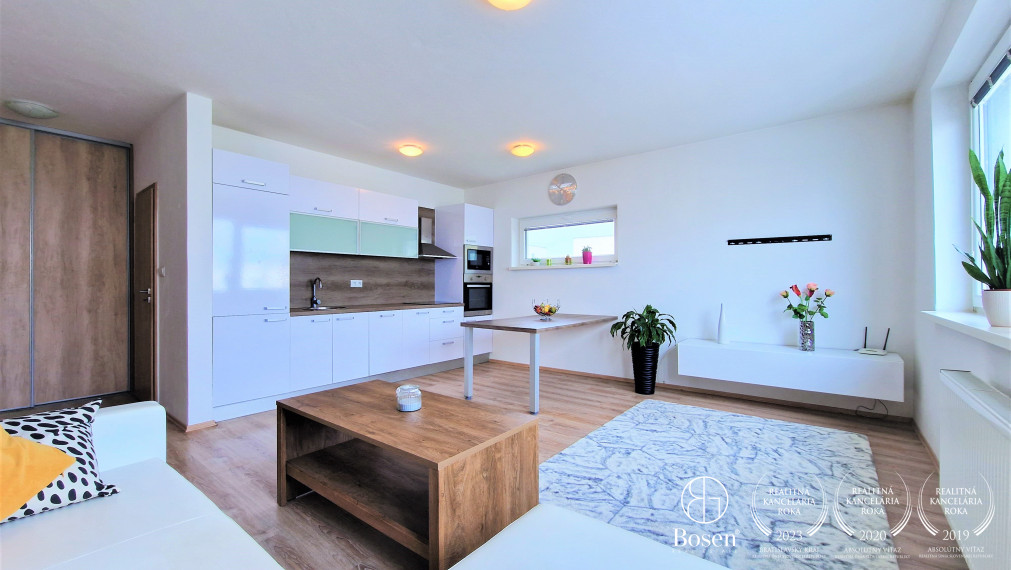 BOSEN | Zariadený 2 izbový byt s parkovacím miestom