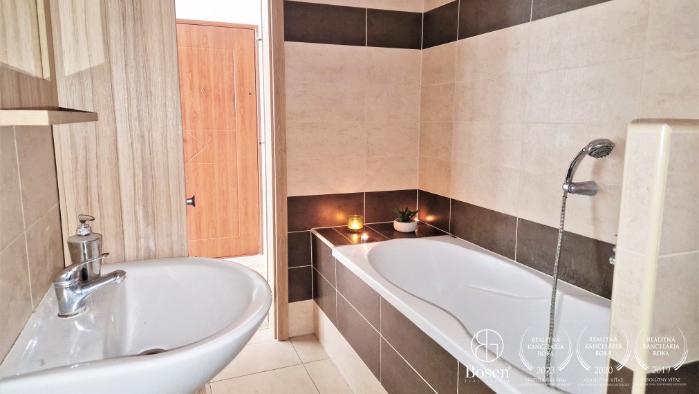 BOSEN | Zariadený 2 izbový byt s parkovacím miestom