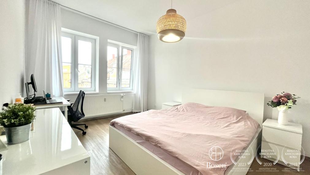 BOSEN | Prenájom 2-izbový klimatizovaný byt s pivničnou kobkou, ulica Gunduličova, Bratislava m.č. Staré Mesto