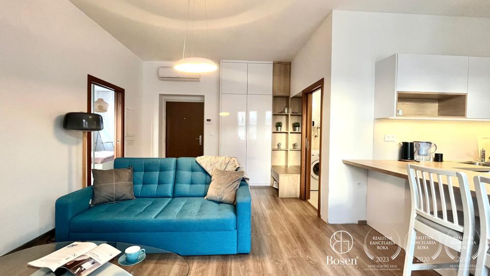 BOSEN | Prenájom 2-izbový klimatizovaný byt s pivničnou kobkou, ulica Gunduličova, Bratislava m.č. Staré Mesto