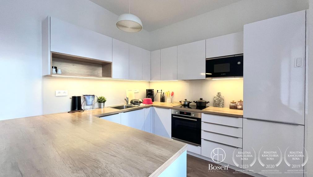 BOSEN | Prenájom 2-izbový klimatizovaný byt s pivničnou kobkou, ulica Gunduličova, Bratislava m.č. Staré Mesto