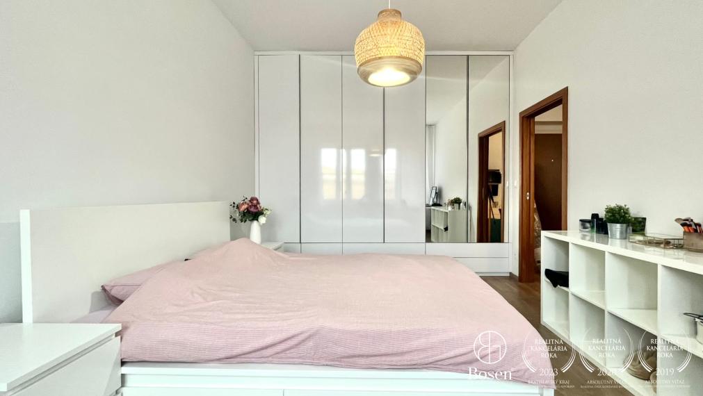 BOSEN | Prenájom 2-izbový klimatizovaný byt s pivničnou kobkou, ulica Gunduličova, Bratislava m.č. Staré Mesto