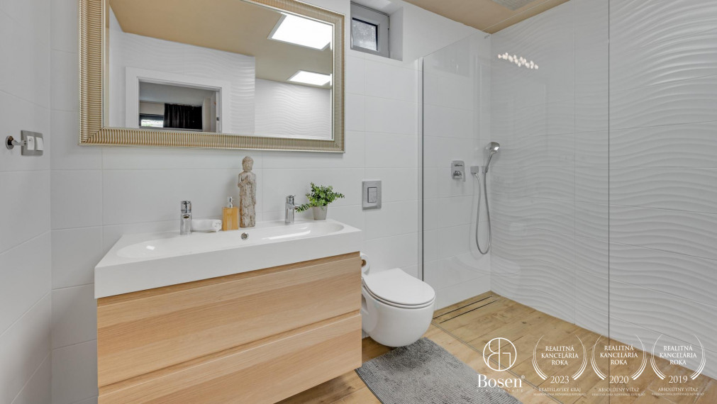 BOSEN | 4 izbový rodinný dom, 3 terasy, 2 parkovacie miesta, Vrakuňa