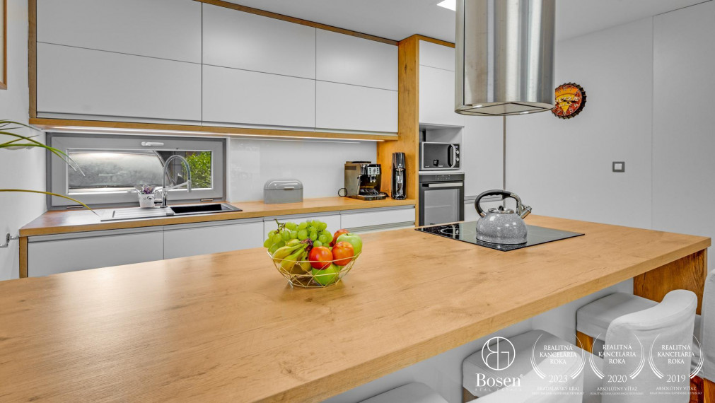 BOSEN | 4 izbový rodinný dom, 3 terasy, 2 parkovacie miesta, Vrakuňa