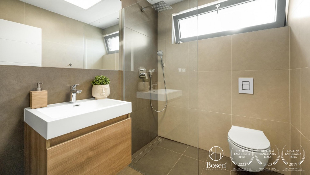 BOSEN | 4 izbový rodinný dom, 3 terasy, 2 parkovacie miesta, Vrakuňa