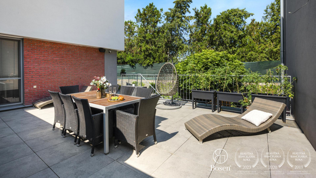 BOSEN | 4 izbový rodinný dom, 3 terasy, 2 parkovacie miesta, Vrakuňa