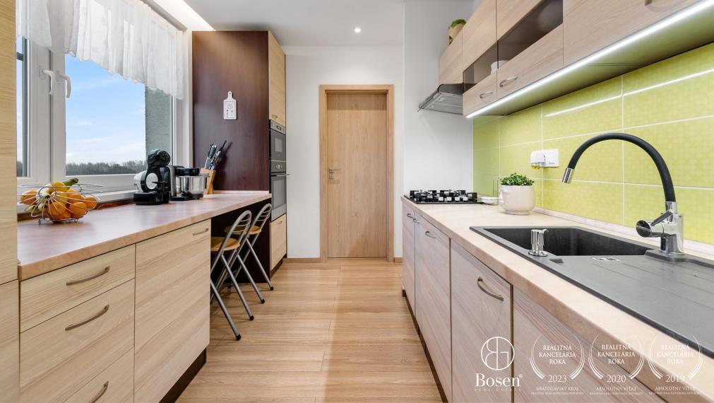 BOSEN | REZERVOVANÝ Zariadený 4-izbový slnečný byt v Ovsiští, Bratislava- Petržalka