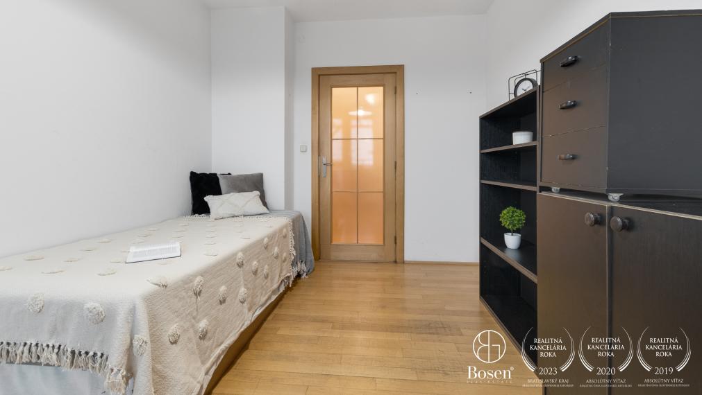 PREDANÉ - BOSEN | Predaj 3 izbového bytu s terasou, Dúbravka