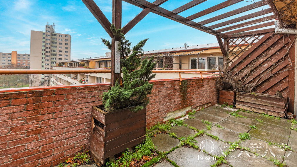 PREDANÉ - BOSEN | Predaj 3 izbového bytu s terasou, Dúbravka