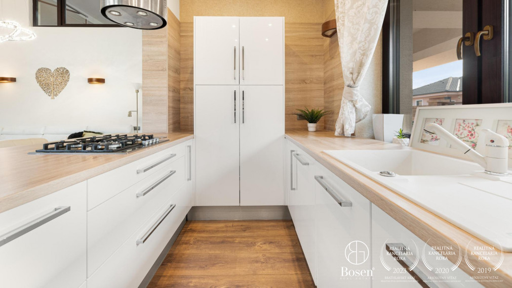 BOSEN | Prenájom príjemný 4 izbový rodinný dom v Moste pri Bratislave - Studené