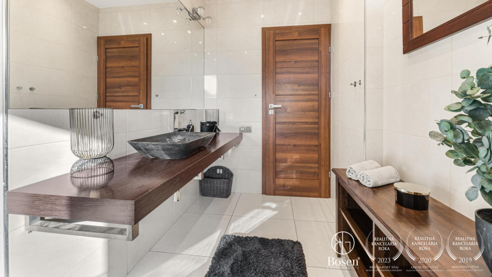 BOSEN | Prenájom príjemný 4 izbový rodinný dom v Moste pri Bratislave - Studené